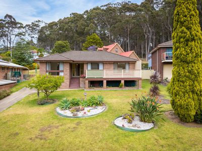 10 FISHERMANS CRESCENT, North Narooma