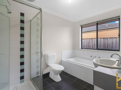 3 Tenax Walk, Manor Lakes