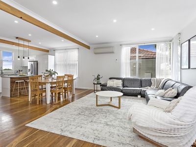 218 Farmborough Road, Farmborough Heights