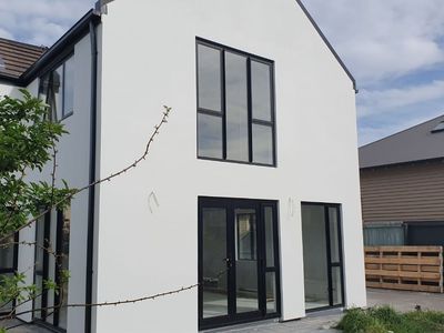 A / 77 Knowles Street, Merivale