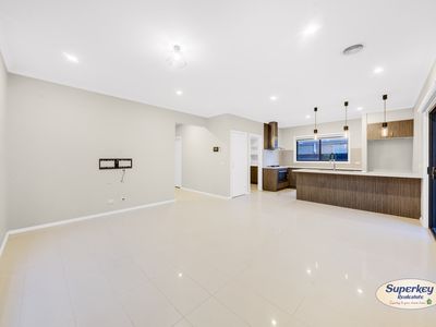 5 Bensonhurst Parade, Point Cook