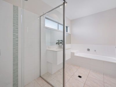 49 Harbourvue Court, Helensvale