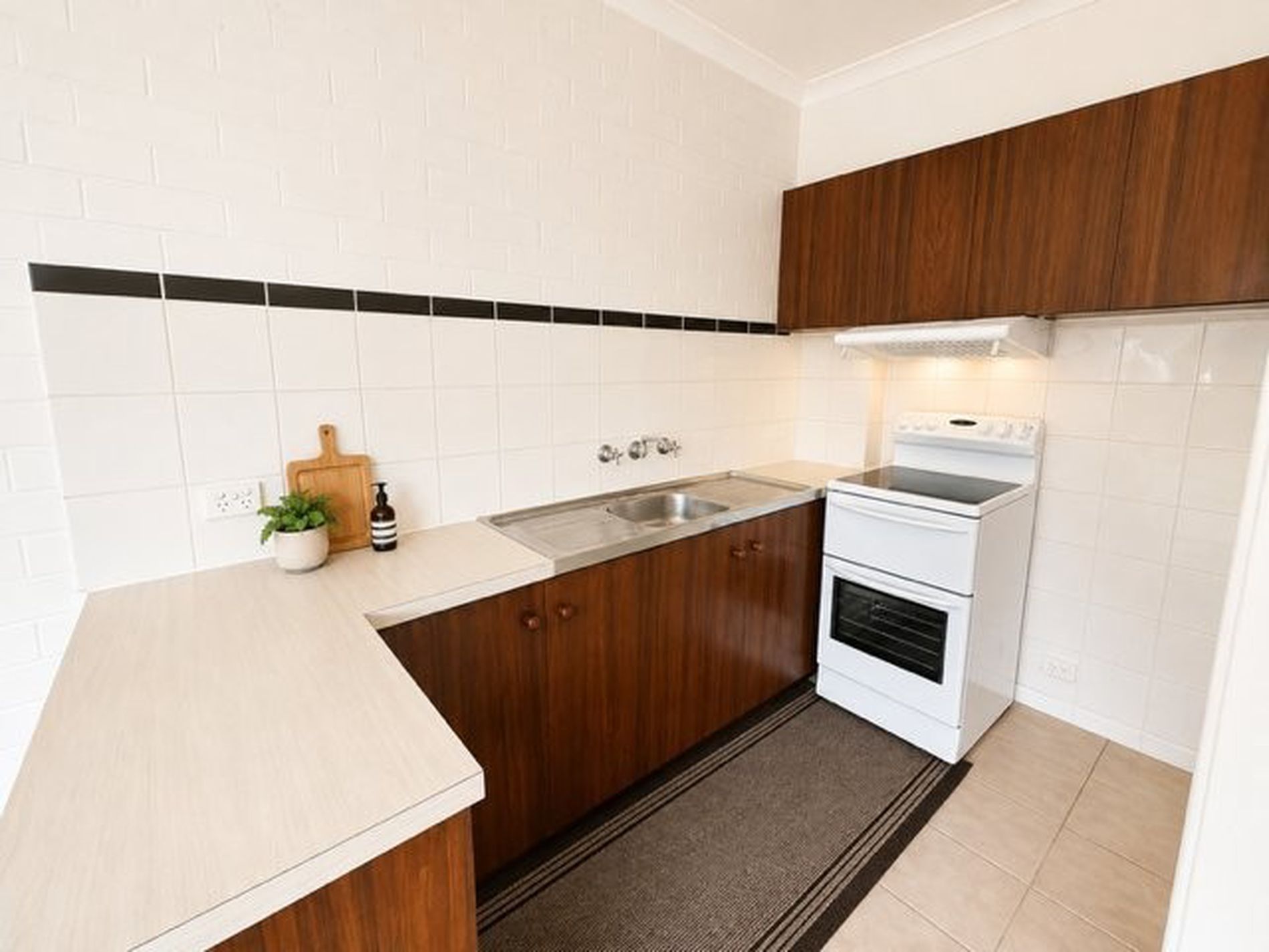 9 / 11 Gordon Street, Footscray
