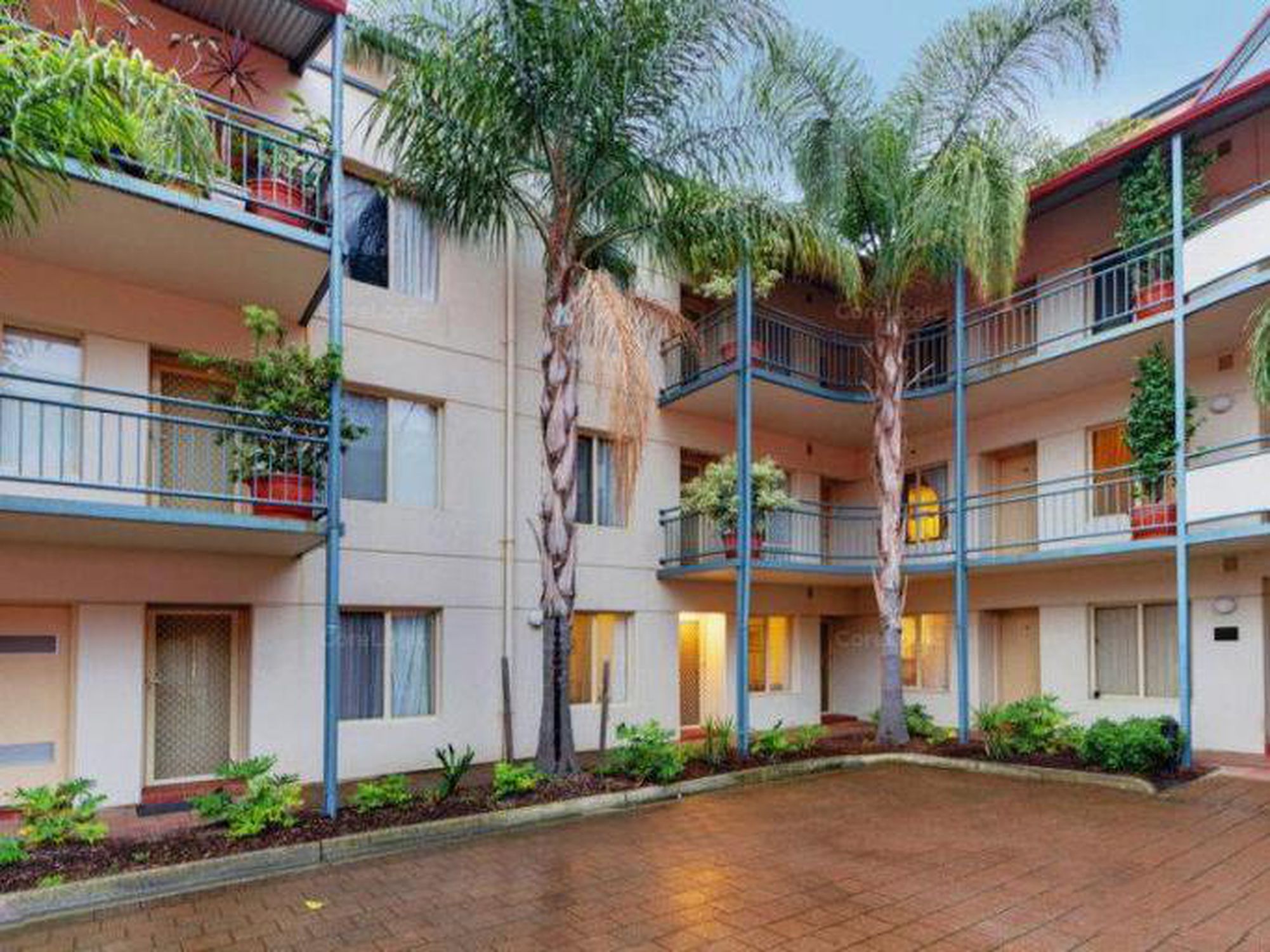 1 / 177 Angas Street, Adelaide
