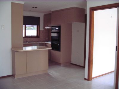 2 Hotham Crescent, Hoppers Crossing