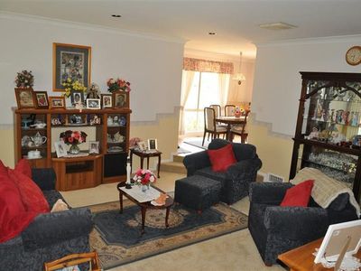 9 Oak St, Forbes