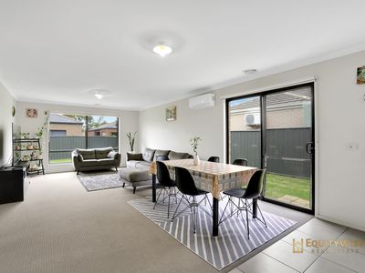 8 Gunyong Crescent, Manor Lakes