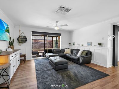 10 McGuigan Drive, Cranbourne West