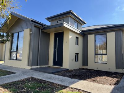 4 / 3 McNabb Avenue, Geelong West