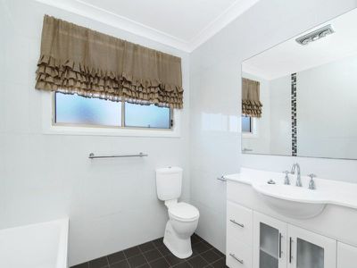 2 / 21 Deakin Street, Oak Flats