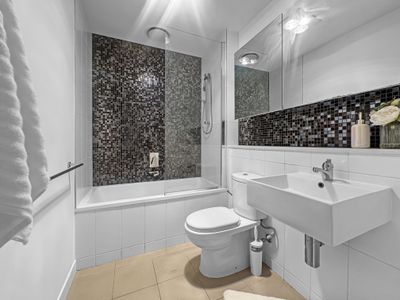 2222 / 18 Mt Alexander Road, Travancore