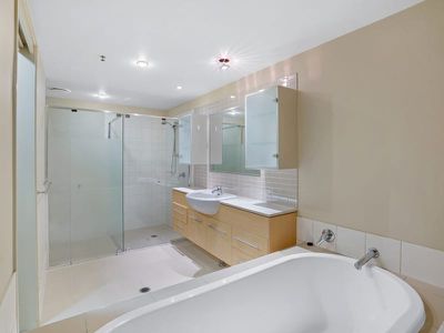 297 / 105 Scarborough Street, Southport