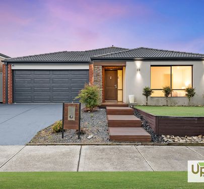 12 BARTER CRESCENT, Cranbourne East