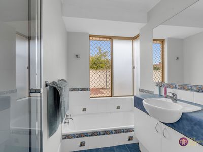 33 Redheart Drive, Thornlie