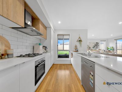 18 Blackwood Place, Beveridge