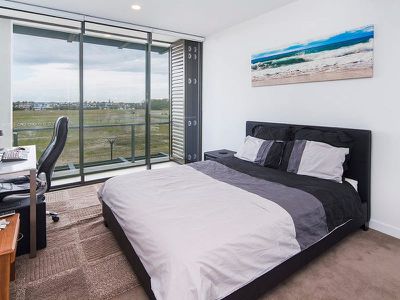 6203 / 6 Marina Promenade, Paradise Point