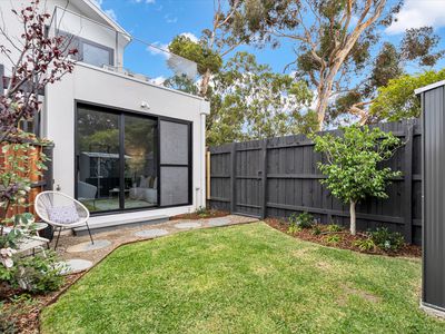 15b Curtin Court, Altona