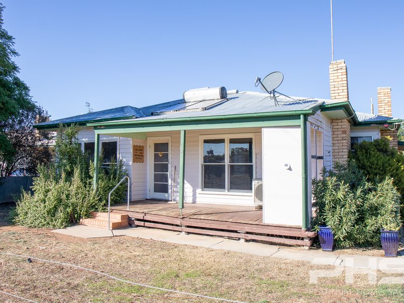 18 Meering Road, Quambatook