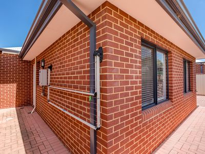 2 / 63 River Road, Kelmscott