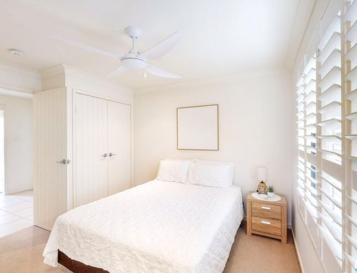 Immaculate Home with Side Access & Short Walk to Town image 13