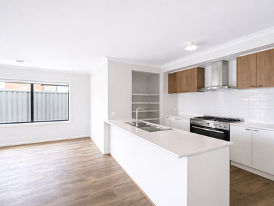 5 Yorkville Road , Kalkallo