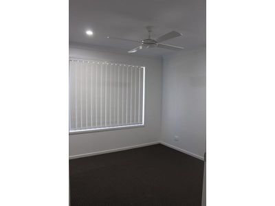 1 / 102 Bradman Way, Urangan