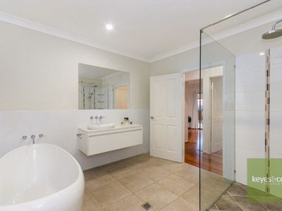 5 Woodlands Court, Castle Hill