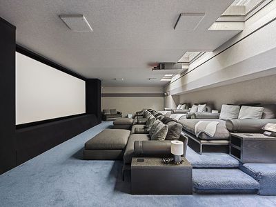 146 Waverly Place, New York, NY 10014, International