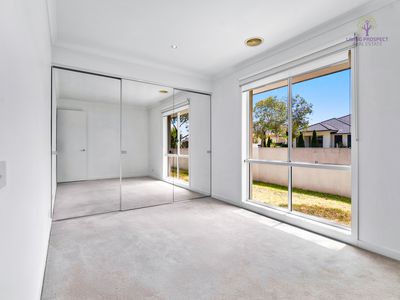 32 Signature Boulevard, Point Cook