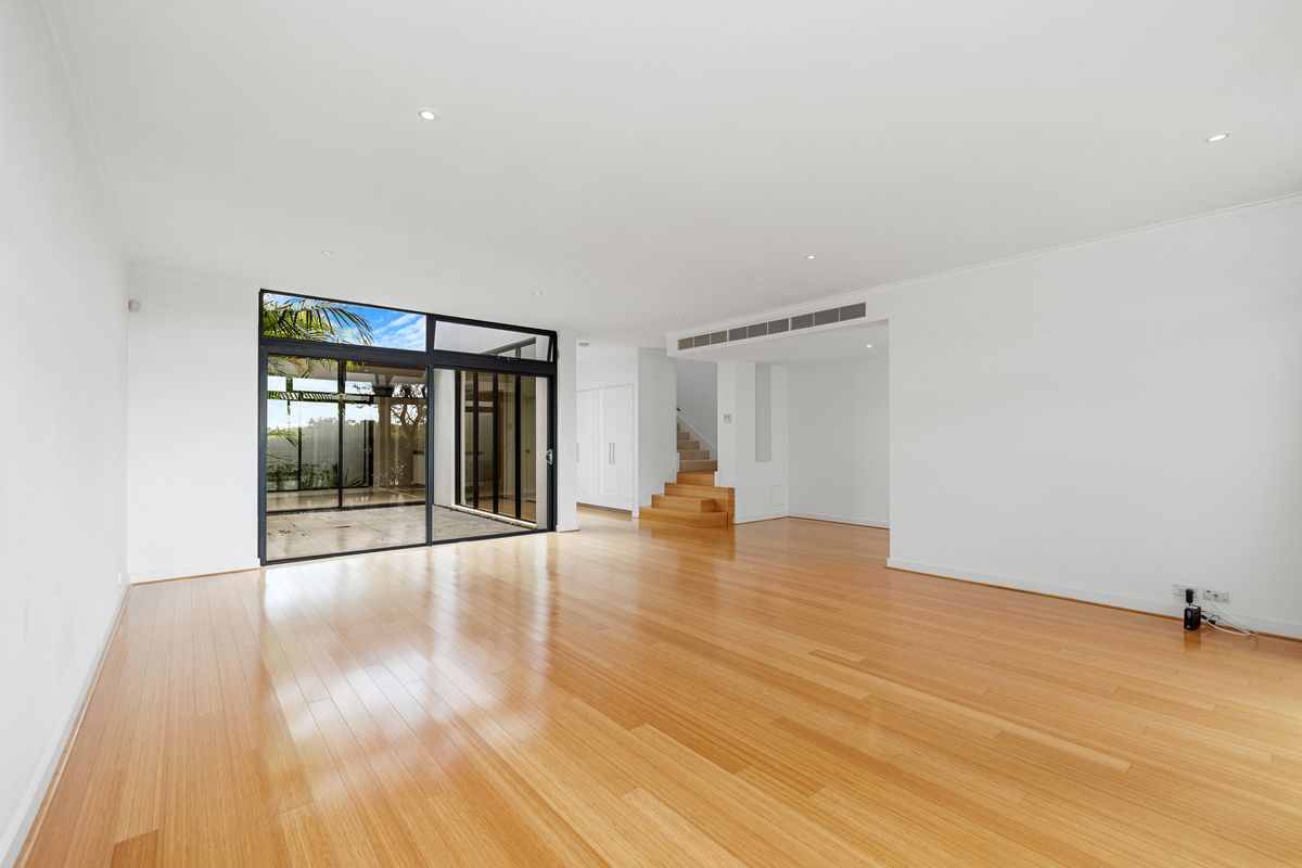 18 Lupin Hill Grove, Nedlands