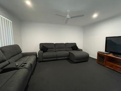 7 Empire Circuit, Urraween