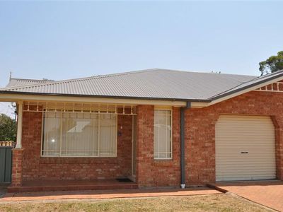 1 / 51 Johnson Street, Forbes