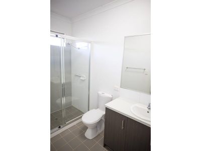 10 Homestead Ramble, Newman