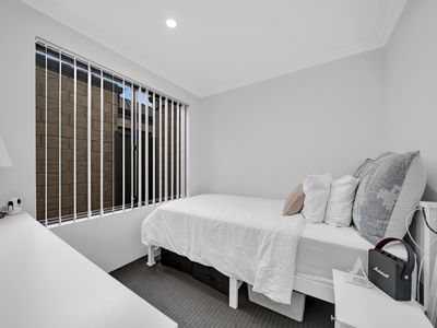 33A Stroughton Road, Westminster