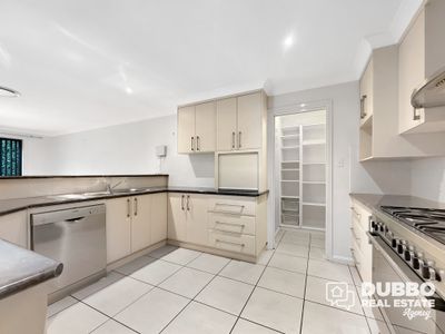 10 Holmwood Drive, Dubbo