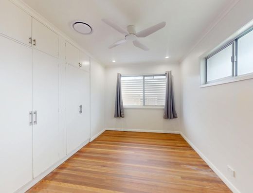 Refurbished Myles St Family Home image 8