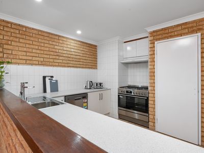 15 Robertson Street, West Lamington