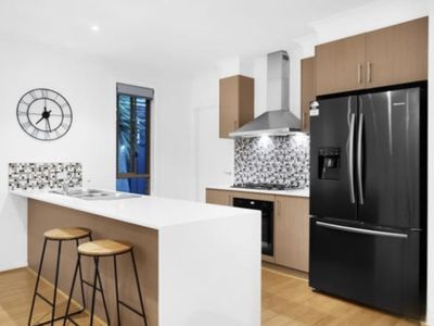 7 Donaldson Place, Point Cook