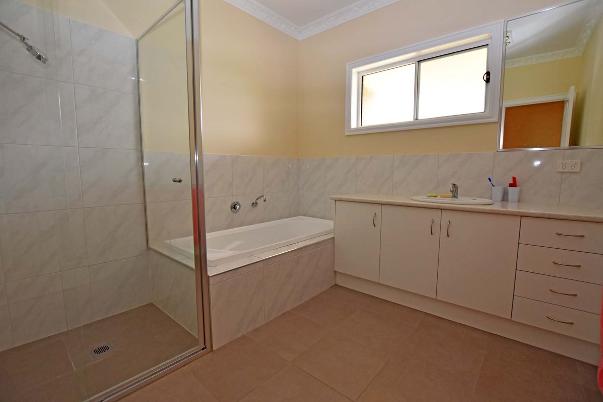 2 Jenmar Drive, Kyabram