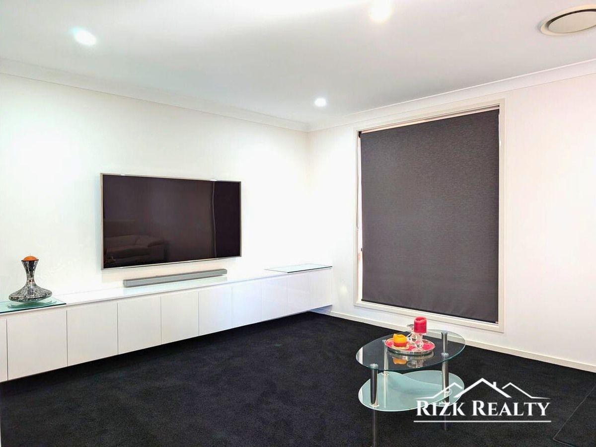 24 Paddock Street, The Ponds