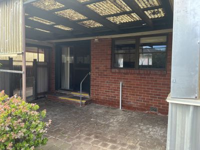 8 Olney Avenue, Thomson