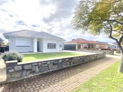 7 Singleton Avenue, Seaton