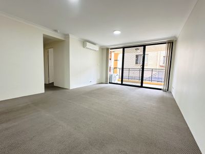 4/181 Hawkesbury Rd, Westmead