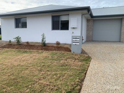 1 & 2 / 2 Herald Close, Kallangur