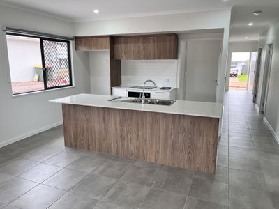 31 Tucker Street, Atherton