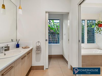 10 Castleton Entrance, Smithfield