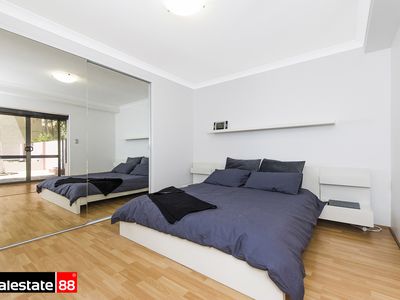 24 / 122 Mounts Bay Road, Perth