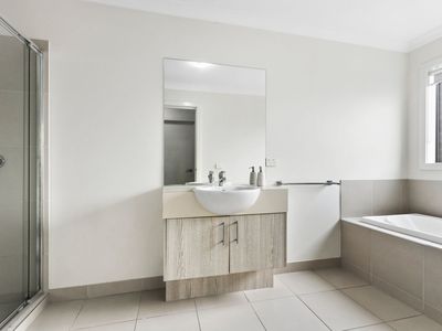 15 Everglade Street, Leopold