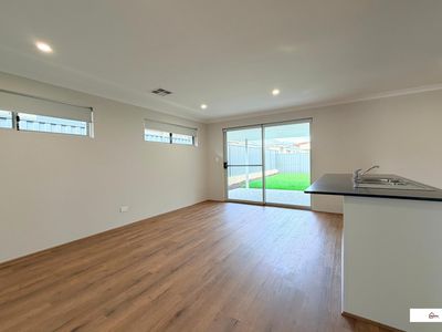 33 Camperdown Way, Lakelands