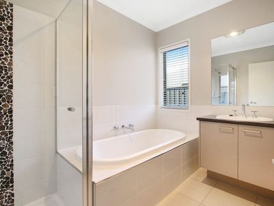 8 Stockyard Way, Thurgoona